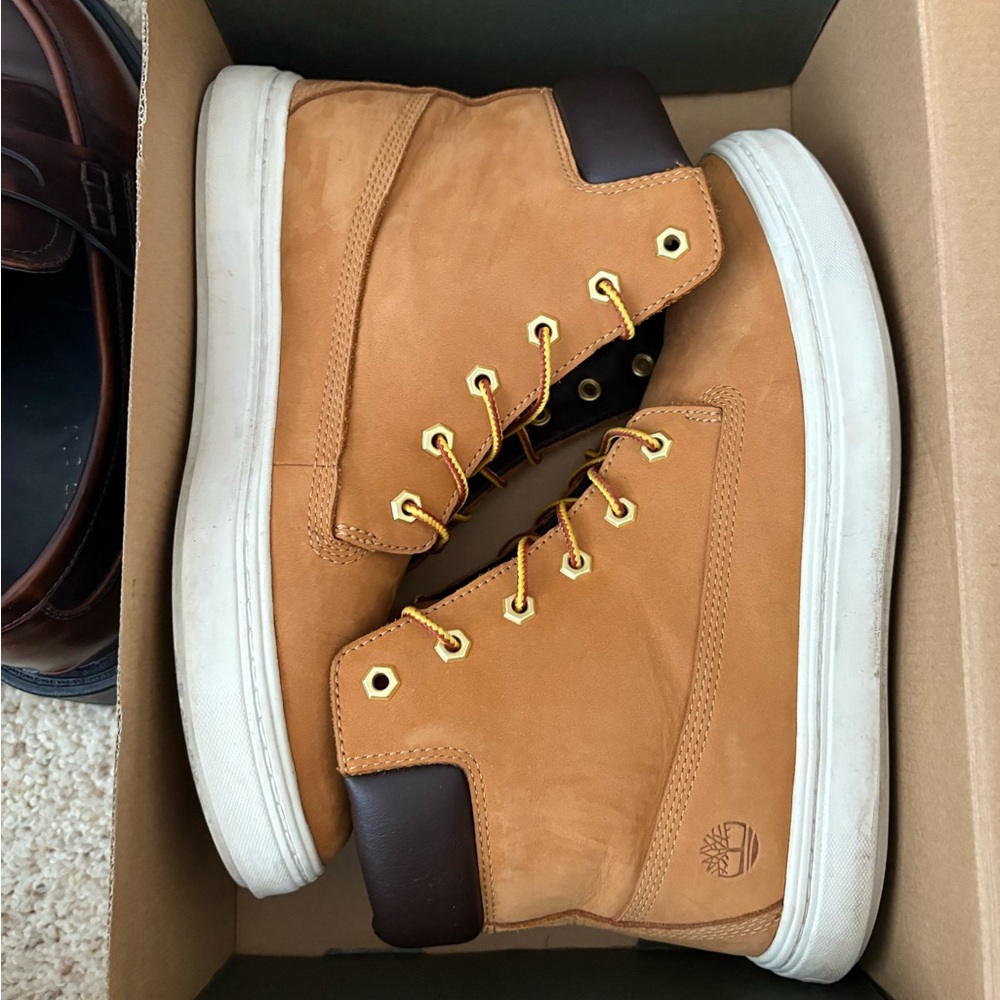 Timberland Women's Skyla Bay High-Top Sneaker